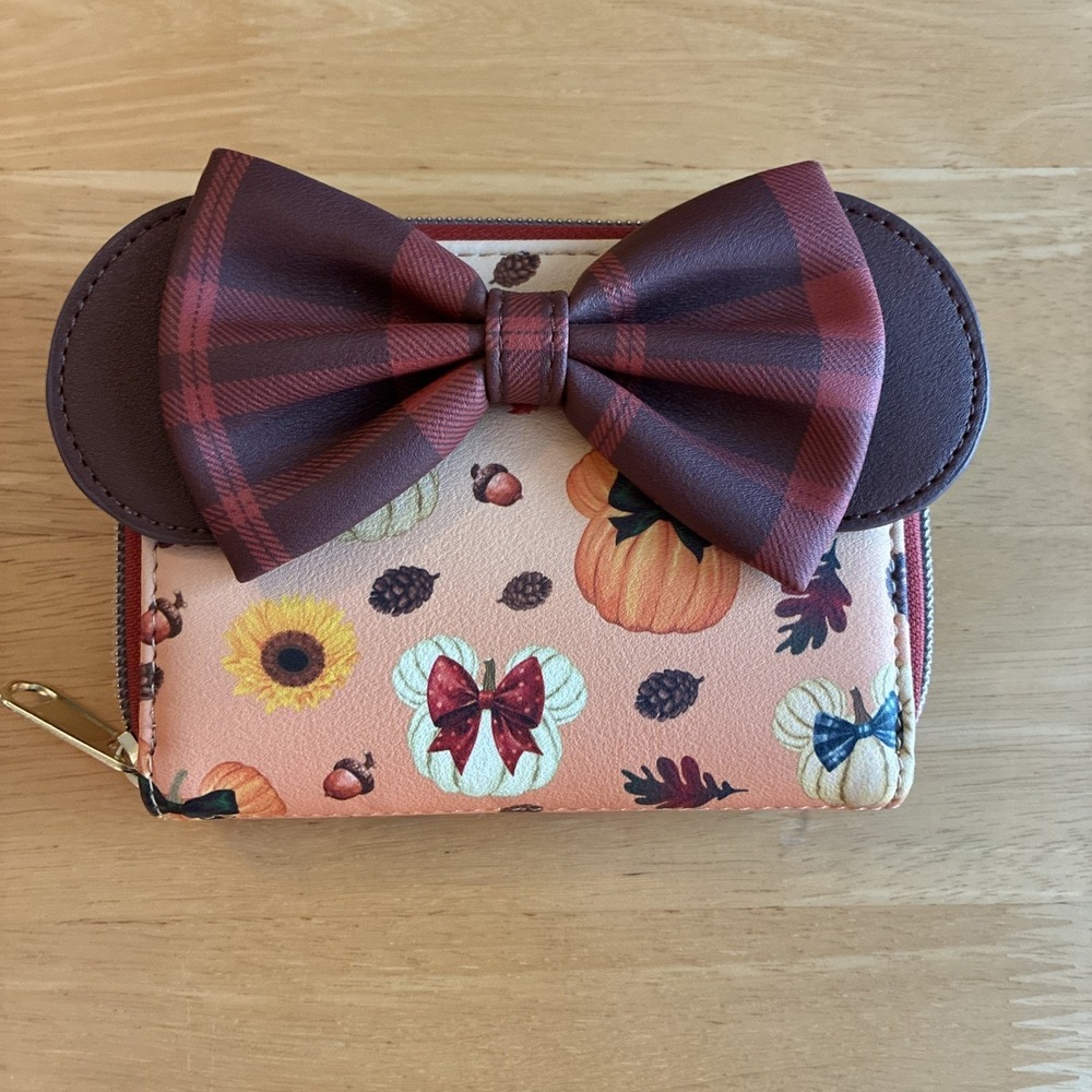 Disney Loungefly Minnie Mouse Fall Pumpkins Mini Wallet NWOT